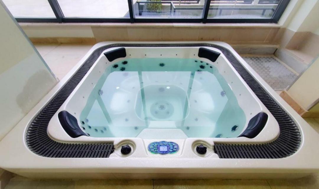 Luxury Suite Alezzi Beach Apartment Piscina Incalzita Sauna Jacuzzi Parking Năvodari Exterior foto