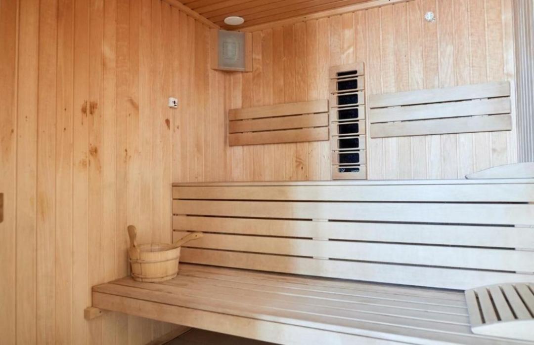 Luxury Suite Alezzi Beach Apartment Piscina Incalzita Sauna Jacuzzi Parking Năvodari Exterior foto