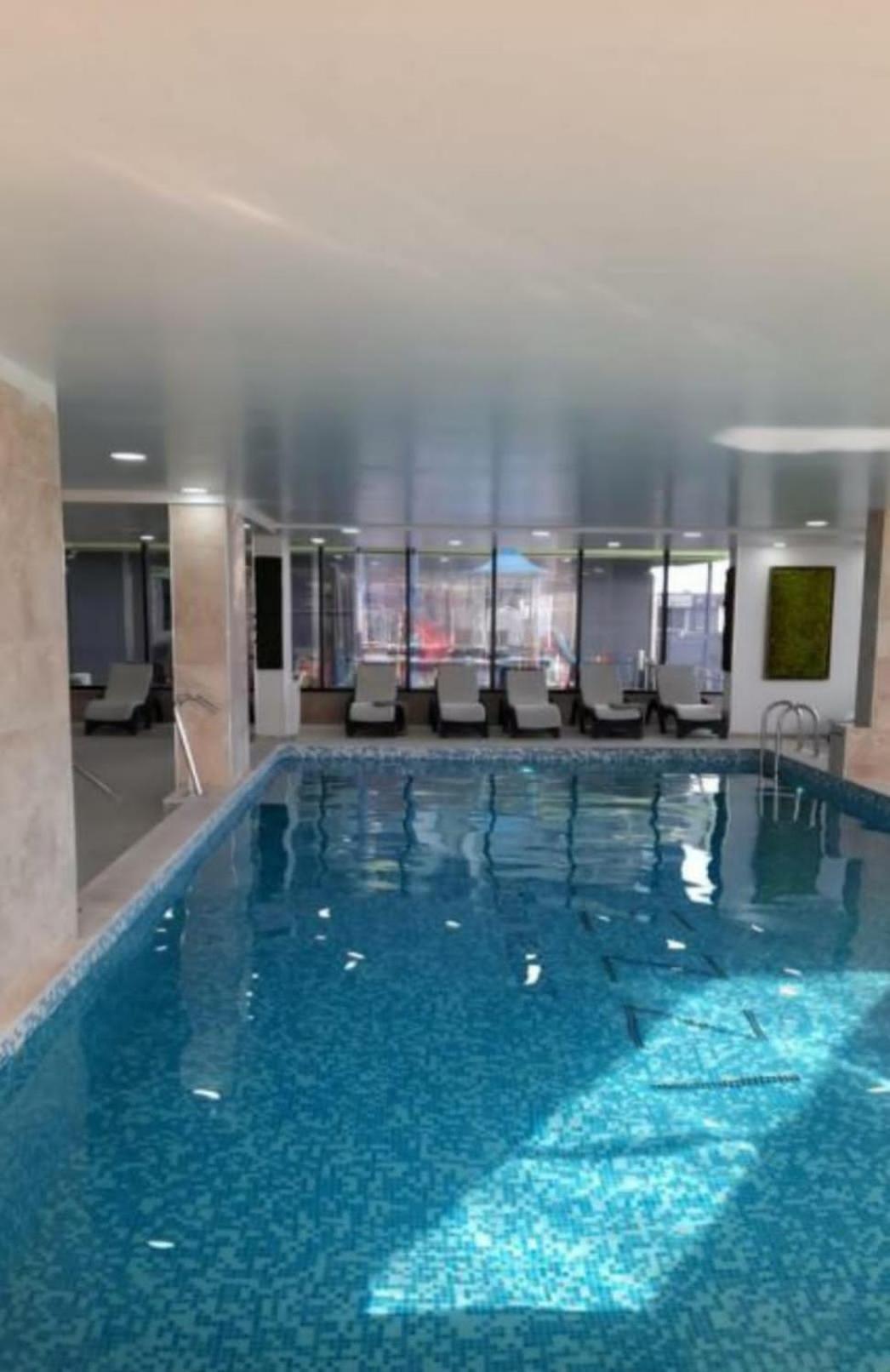 Luxury Suite Alezzi Beach Apartment Piscina Incalzita Sauna Jacuzzi Parking Năvodari Exterior foto